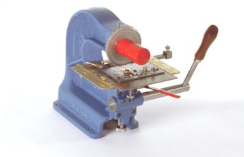 Model 40B with Universal Key Nest